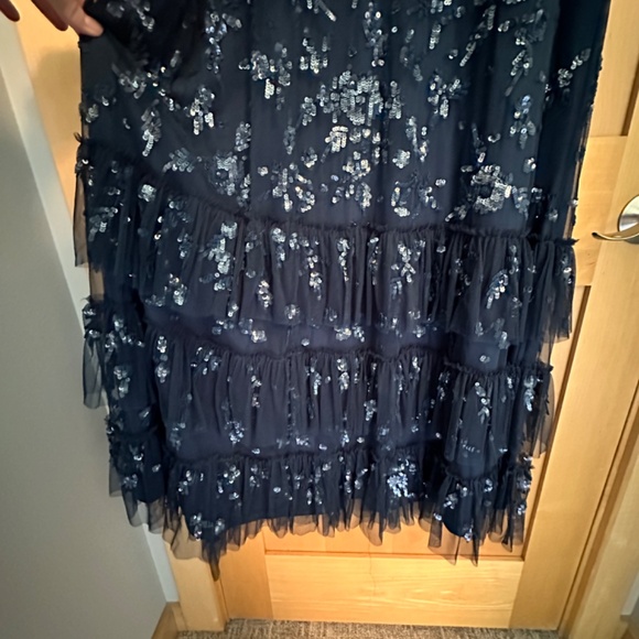 MAC DUGGAL PLUS SIZE NAVY SEQUINED FLUTTER SLEEVE FAUX WRAP V-NECK TIERED GOWN - Picture 9 of 10